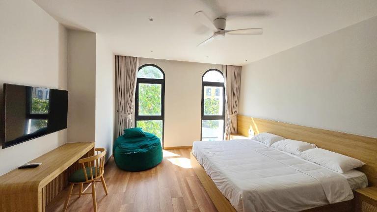 Les Amis Phu Quoc at Grand World - whole house 18pax - B&B Koh Trol