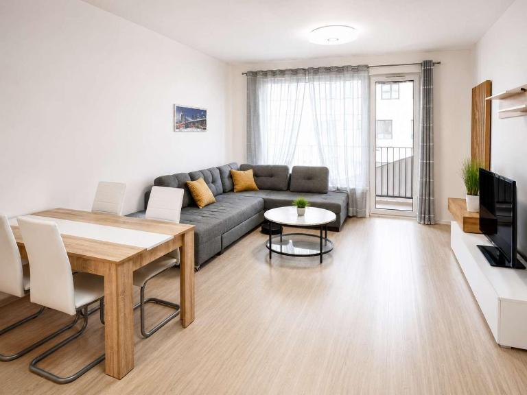 Family Haven - 45 min to Vienna & Free Parking - B&B Bratislava