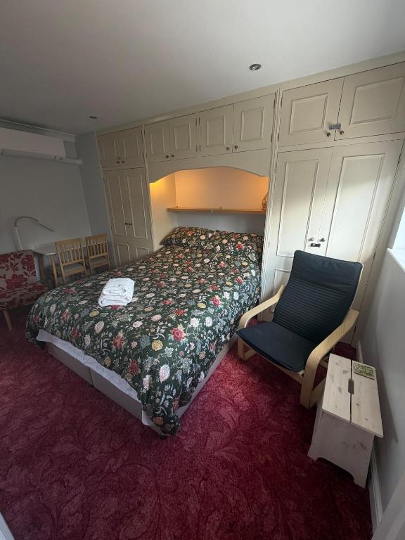 Peaceful stay in a self-contained space - Chambres d'hôtes Byfleet