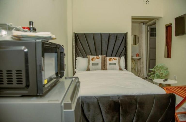 Tiny Haven Studio with free WI-FI and Parking - B&B Nanyuki