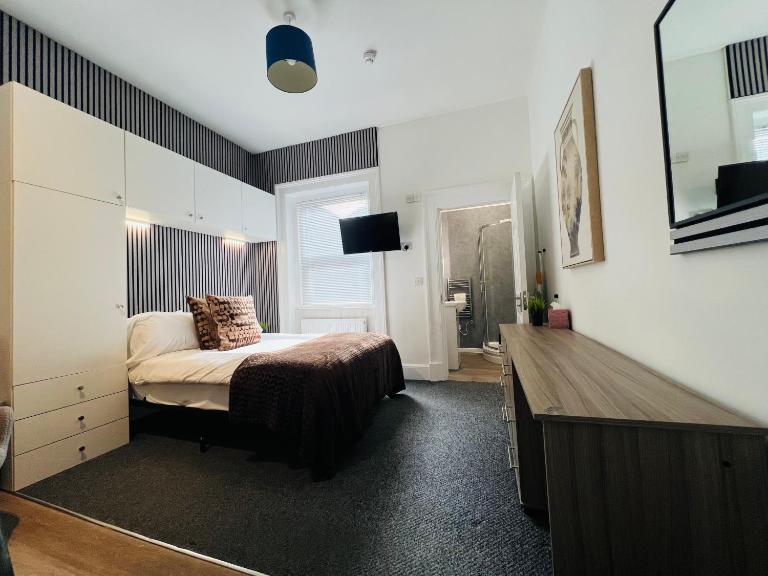 Yastayzzz at Studio 17 The Lofts Pierpoint Street - B&B Worcester