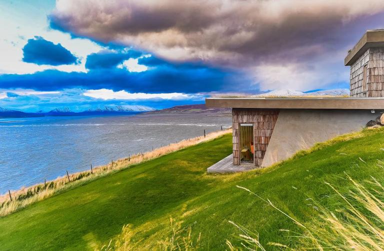 Natural Wood House Kaldbakur with Panoramic Fjord View & Hot Tub - by Nollur - Ferienwohnung Akureyri