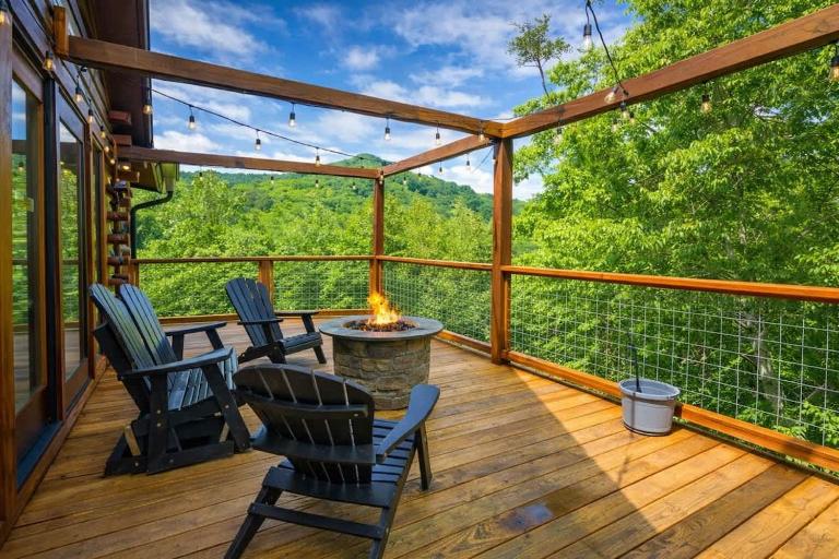 Luxury Cabin with Private Waterfall & Hot Tub - B&B Sevierville