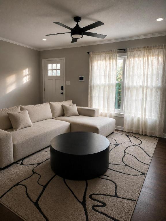3BR Modern Hilltop Home 5 min to ATL Airport - B&B Atlanta