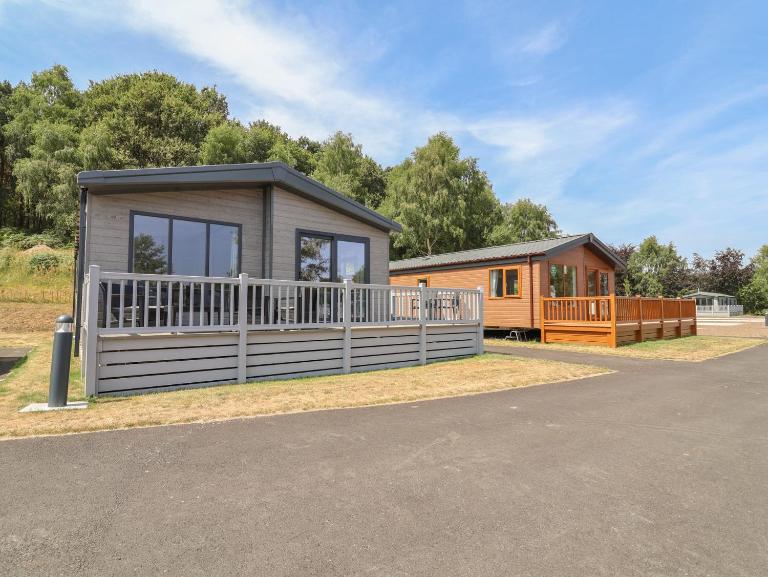 Cedar Lodge 3 Bedrooms with hot tub - B&B Northwich