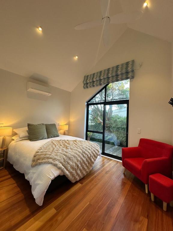 Kapiti Breeze, Walk to Beach, Golf and Cafes - B&B Paraparaumu Beach