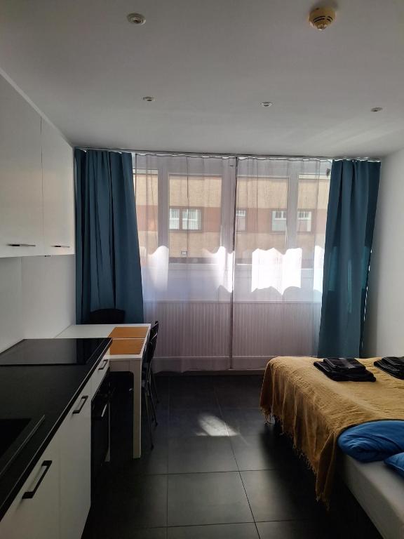 Cozy room in Favoriten - Bed and Breakfast Wenen