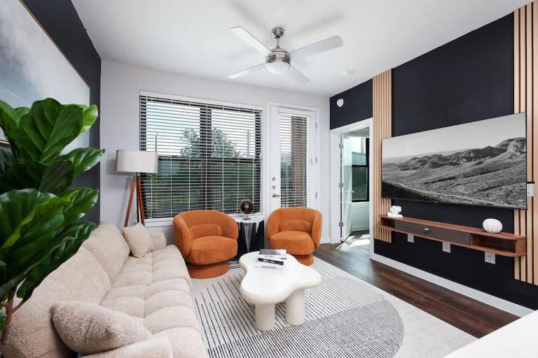 Cozy 2BR-w Parking, Near Rvrwalk, Dome & Conv Ctr - B&B San Antonio