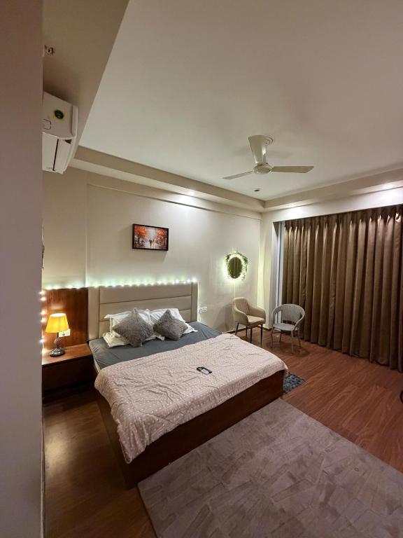 Golden Bliss studio near Expro mart, omaxe ITC building - B&B Greater Noida