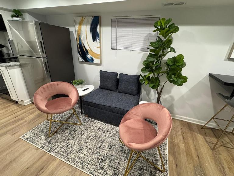 Private 2BR Fast Wi-Fi Parking Near Metro - B&B Washington