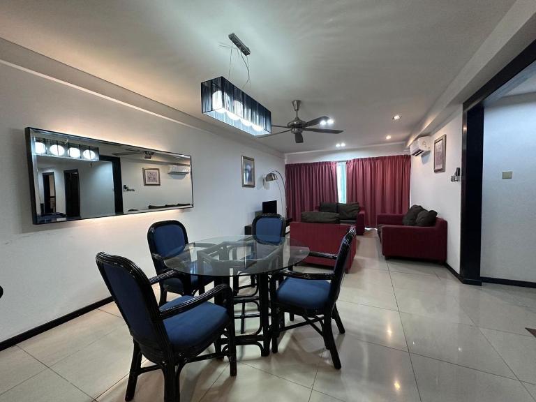 Likas Square - KK Spacious Homestay - B&B Kota Kinabalu