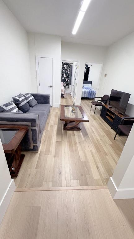 Entire 2 Bedroom condo in White Rock, Canada - B&B White Rock
