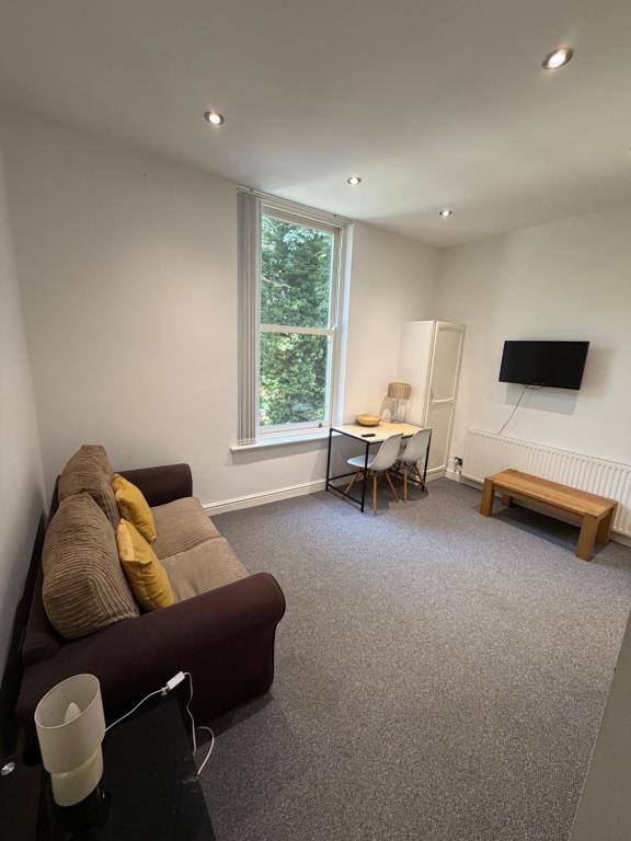 No 7 AT SANDRINGHAM - 1 BED NEAR SEFTON PARK AND LARK LANE - B&B Liverpool