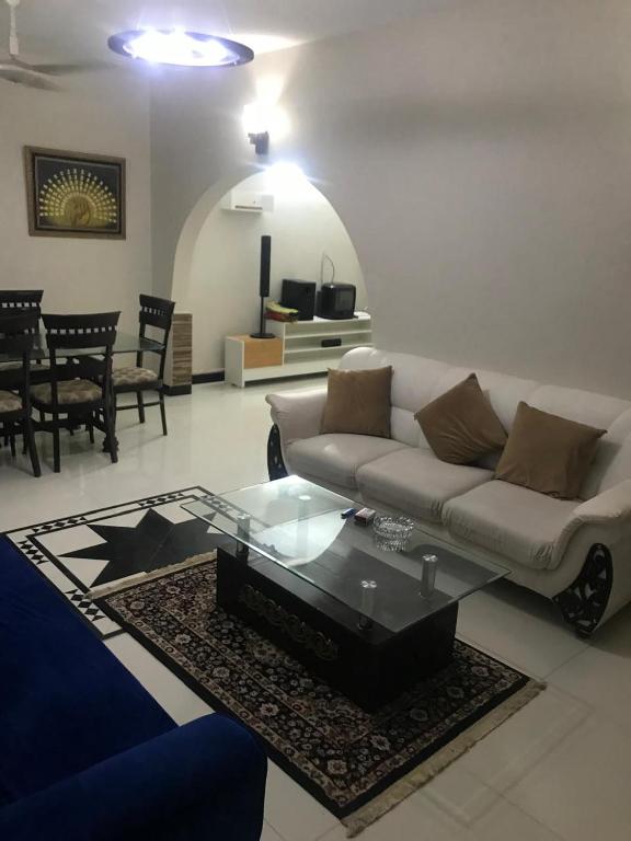 Homey vibes Residences - Bed and Breakfast Karachi