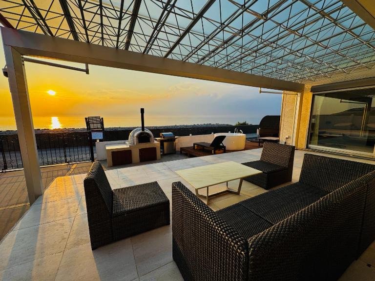 淡路島の絶景サンセットとサウナ,ジャグジー付大人一棟貸切ヴィラ - Bed and Breakfast Awaji