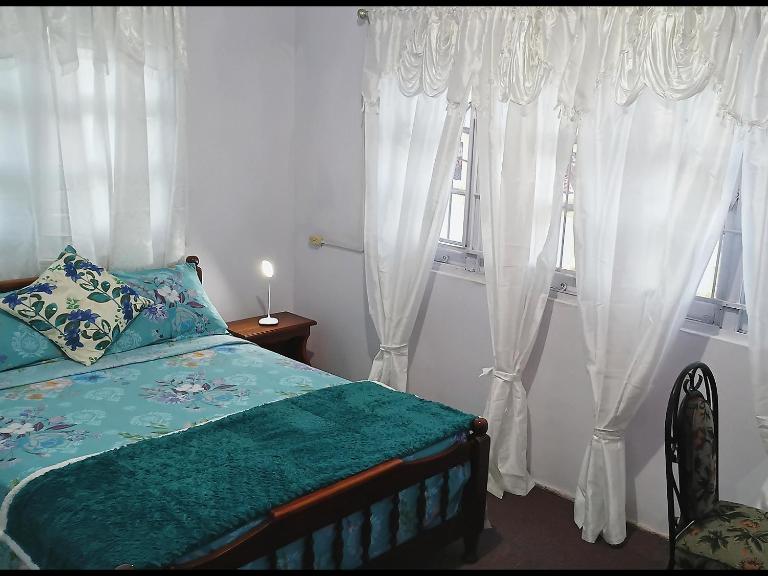 Gazebo - Bed and Breakfast Port of Spain