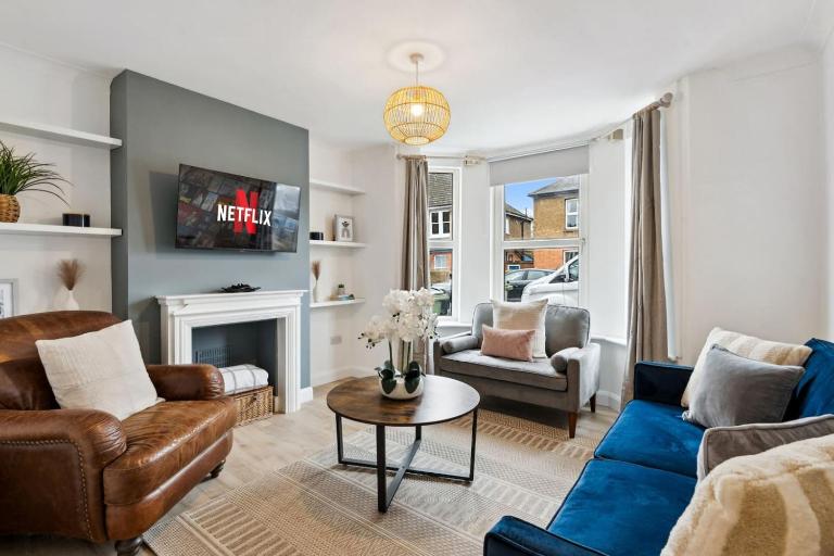 The Guildford Manor - Free Parking - 6 Beds - B&B Stoughton