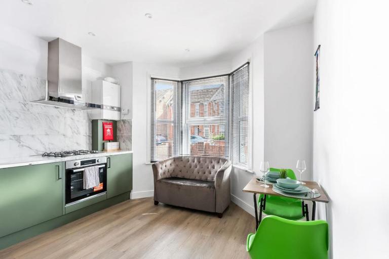 Bedford Station Escape - Sleeps 3 - Free Parking - B&B Bedford