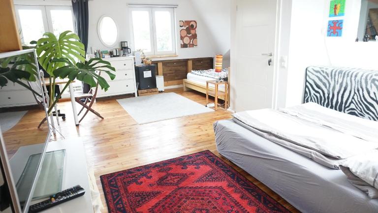 Großes Dachzimmer vor den Toren Kölns - B&B Frechen