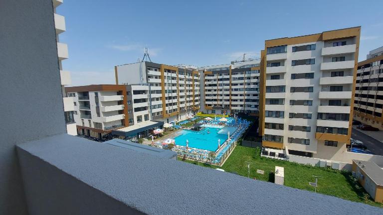 85th Pool View 2 Rooms Apartament - B&B Popeşti-Leordeni