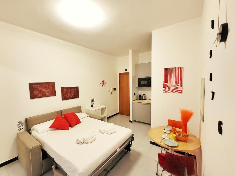 Brand New One Bedroom Apartment near Brignole Train Station & City Center - Ferienwohnung Genua