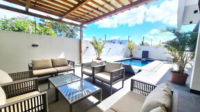 Palmea - Villa moderne, spacieuse avec piscine privée - B&B Grand Baie