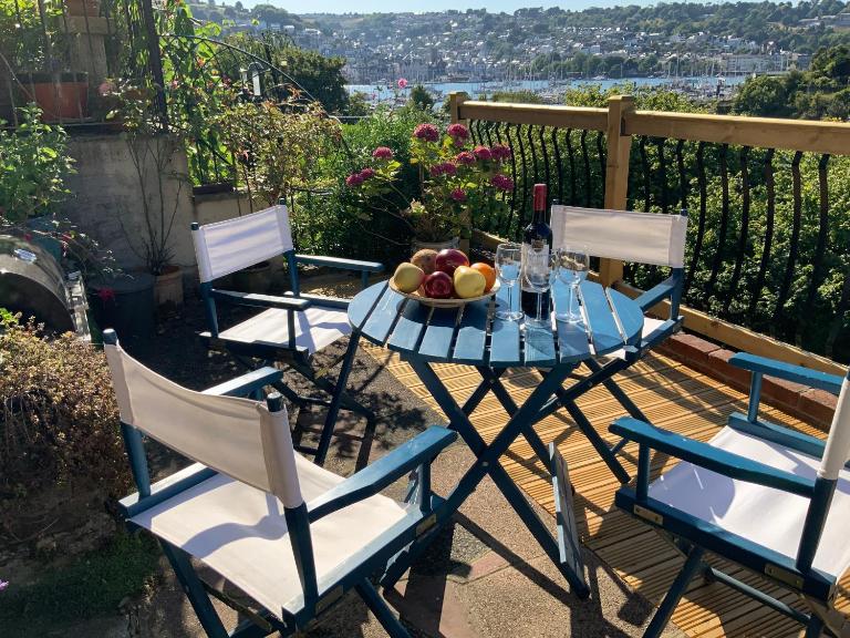3 Bedroom Home - stunning views of the River Dart - Chambres d'hôtes Kingswear