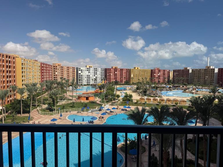 شاليه علي الاكوا في بورتو مارينا جولف - B&B El Alamein