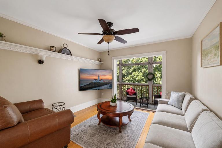 Historic Salem Getaway, Coastal Charm, 2 Bed 1 Bath - Ferienwohnung Salem