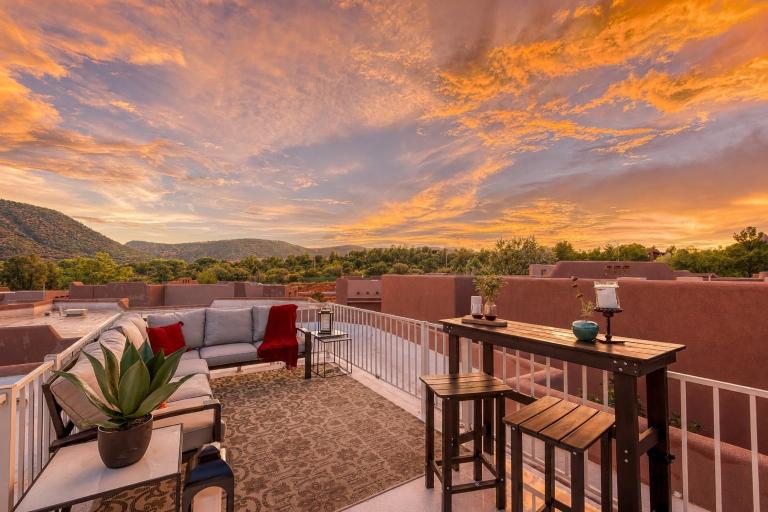 Elevated Zen: Sedona's Rooftop Retreat for 9! - B&B Sedona