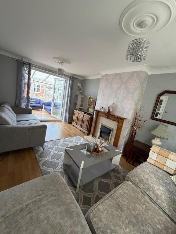 5 Bed Contractor Families & Groups Accomodation - B&B Ipswich