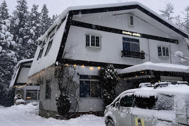 sneaky peaks - B&B Hakuba