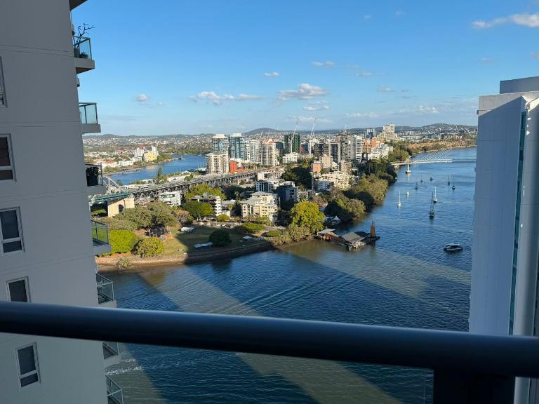 2Bed 2Bath Brisbane RiverFront Luxury Views - B&B Brisbane