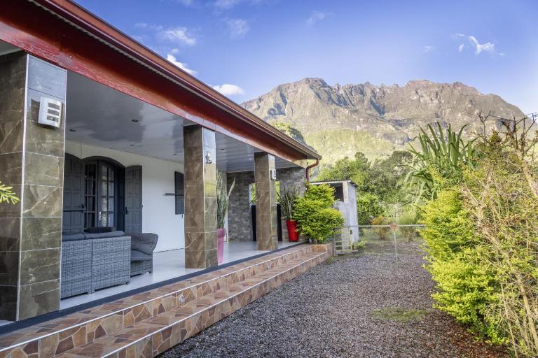 Charmante maison au cœur des 3 montagnes - B&B Salazie
