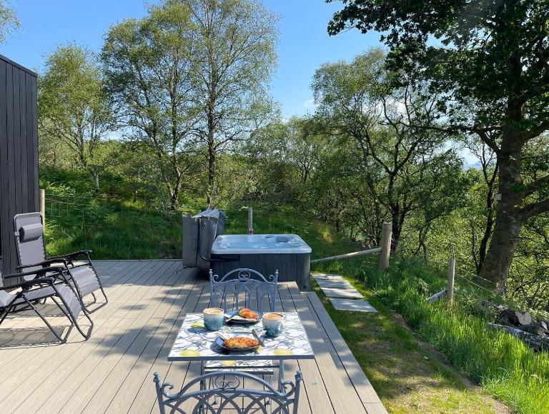 Cadderlie Cabin - Luxury Woodland Escape with Hot Tub Near Oban - Bed and Breakfast Oban