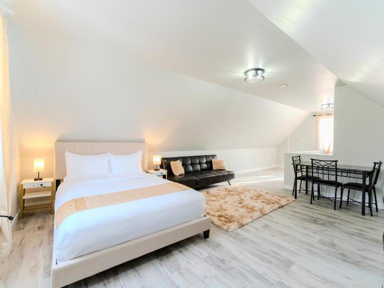 Luvienna Stays - B&B Winnipeg