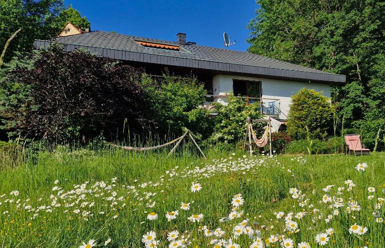 FeWo Sunnyhill, traumhafte Aussicht, Terrasse, Garten - Bed and Breakfast Weißenohe