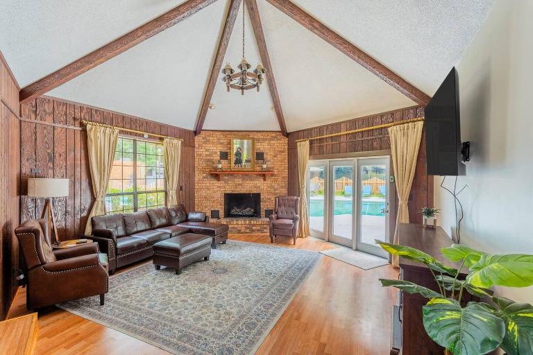 Golden Isles Lrge Home- Huge Pool, Hot Tub, Game Rm - B&B Brunswick