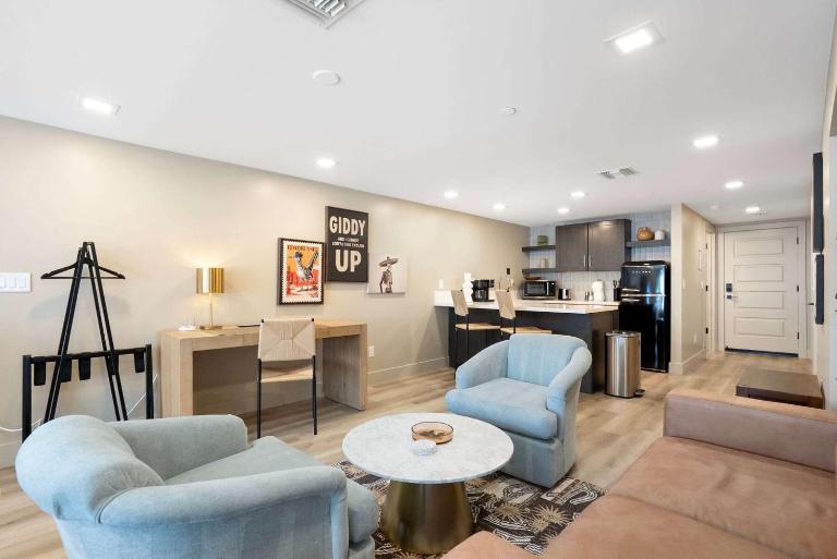 The Lux at Craftsman Suite 4 - Walkable to All of Old Town - B&B Scottsdale
