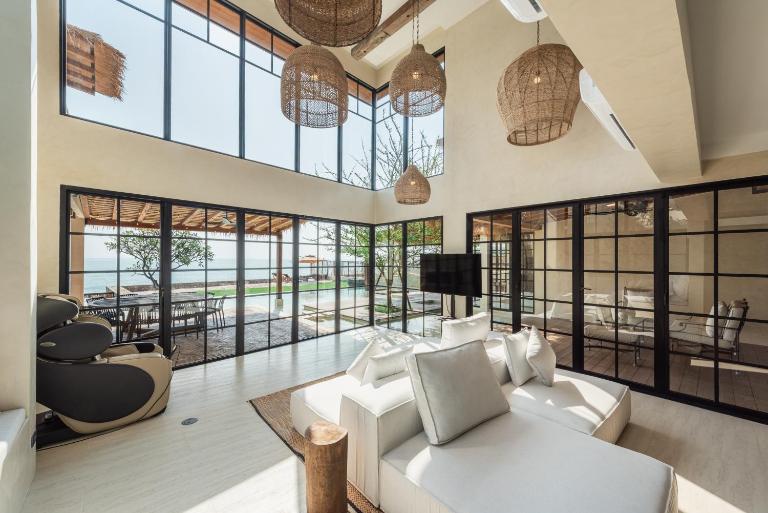Ultra Luxury Beachfront 5 Bedrooms Pool Villa - B&B Hua Hin
