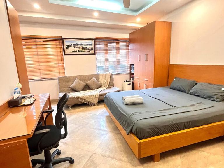Studio Apartment filled with nature light near the Hanoi Opera House Căn hộ đầy đủ tiện nghi có thang máy gần Nhà Hát Lớn - Chambres d'hôtes Hanoï