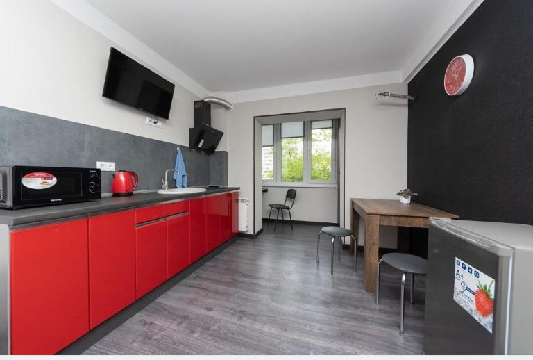 Смарт квартира біля метро Героїв Дніпра - B&B Kyiv