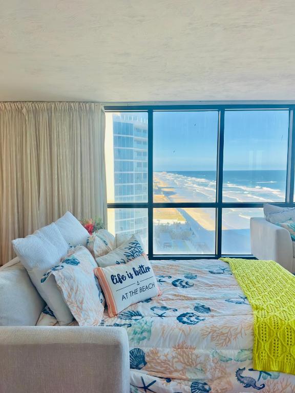 Daytona oceanfront two-bedroom suite - Bed and Breakfast Daytona Beach