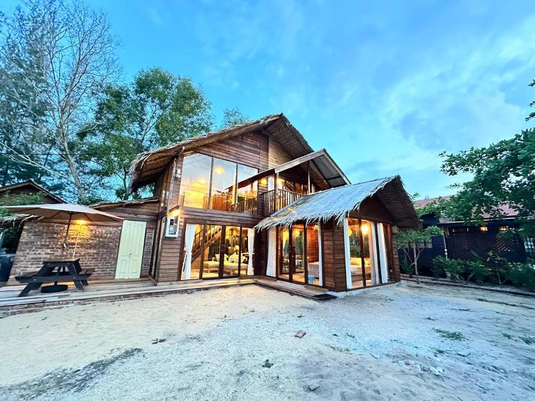 Gemia, Zaki's Residence, Marang, Terengganu - Bed and Breakfast Marang