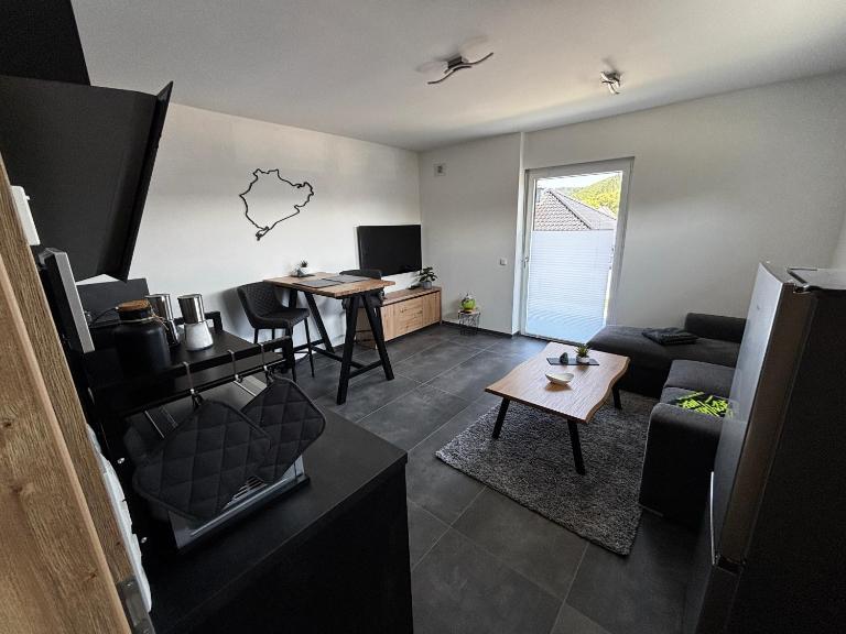 Tiny Lounge direkt am Nürburgring - Bed and Breakfast Herresbach
