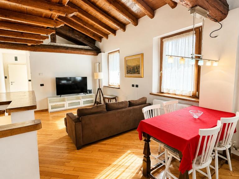 The Bridge - Central Apartment - B&B Lecco