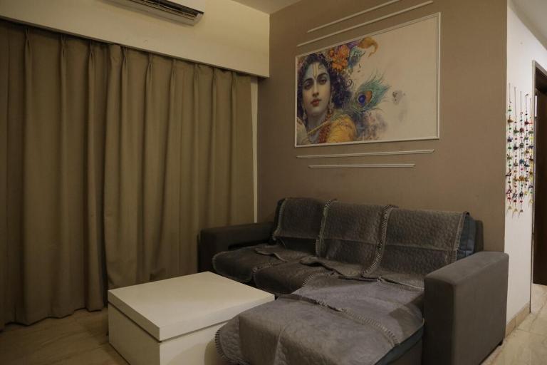 Morpankh Kutir elegant Krishna peacock themed have - B&B Vrindāvan