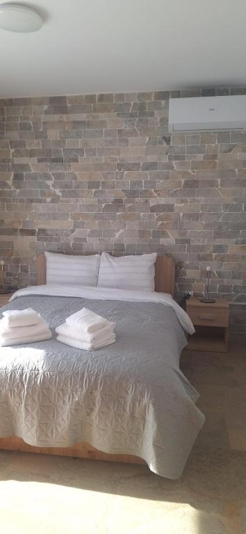 Casa Sabo Cluj Airport Zone Triple stone room - Ferienwohnung Sânnicoară