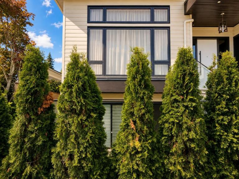 Brand New Spacious 2BR & Large Den Bright Suite, Laundry, 75" TV, Dishwasher, 4min to Bus Shops - Chambres d'hôtes North Vancouver
