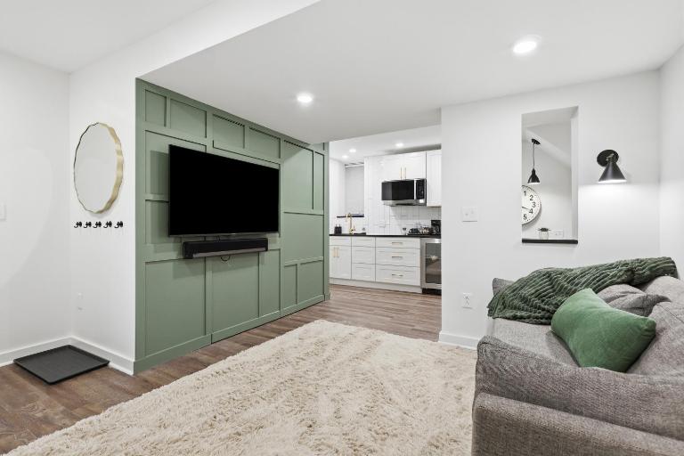 Modern Private Suite in Greenfield, Own Entry - Chambres d'hôtes Pittsburgh